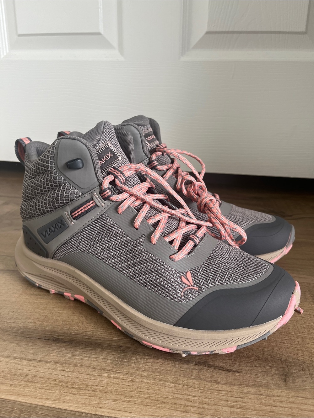 Viakix Women's Monterra Hiking Sneakers outdoors waterproof lightweight NWOT